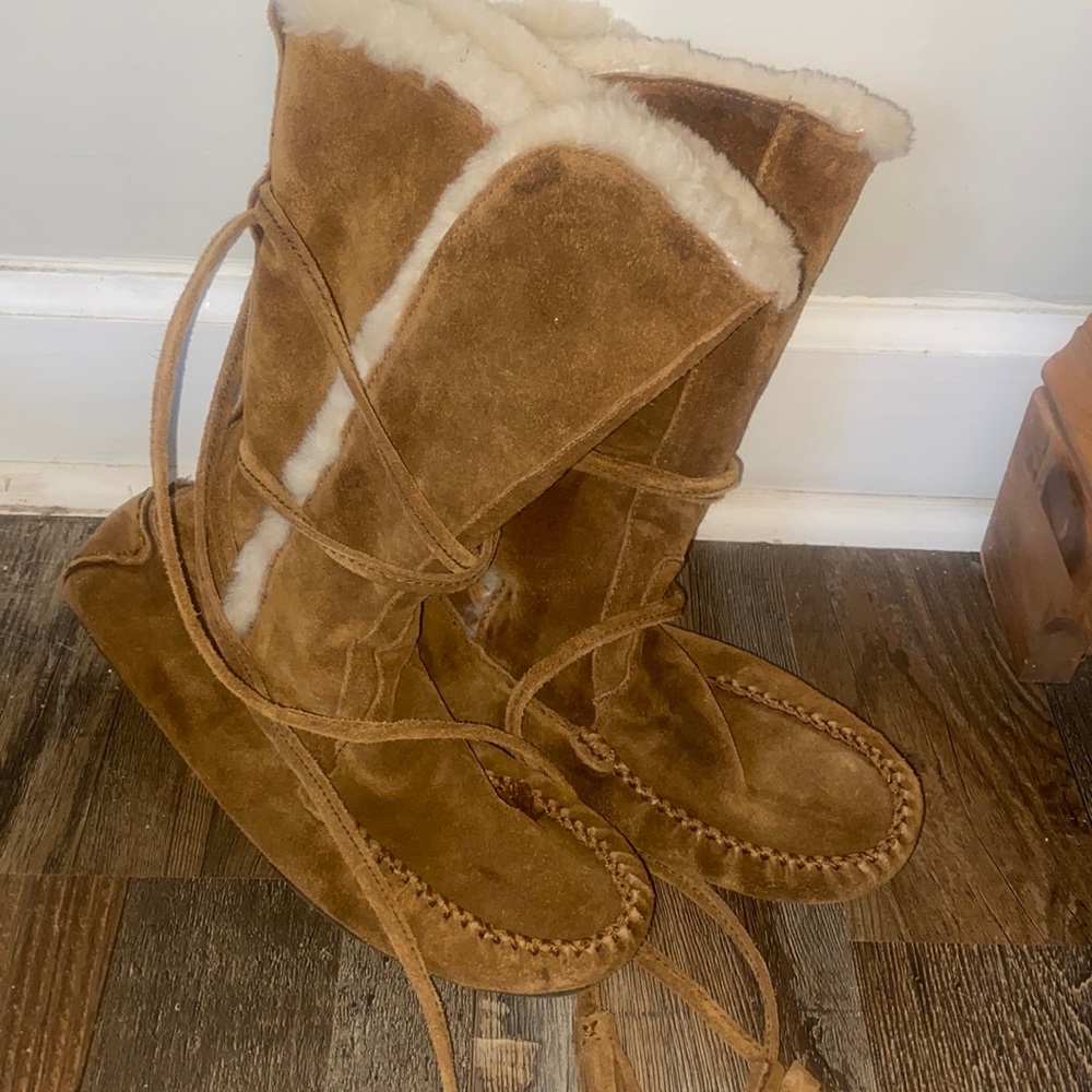 RARE J.Crew strap-up leather sherpa moccasins boots snow shoes womens size 9